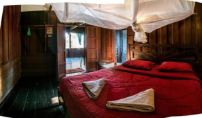 Pomelo Eatery and Riverside Suites - Savor Local Flavors, Relax in Comfort, and Discover Custom Adventures